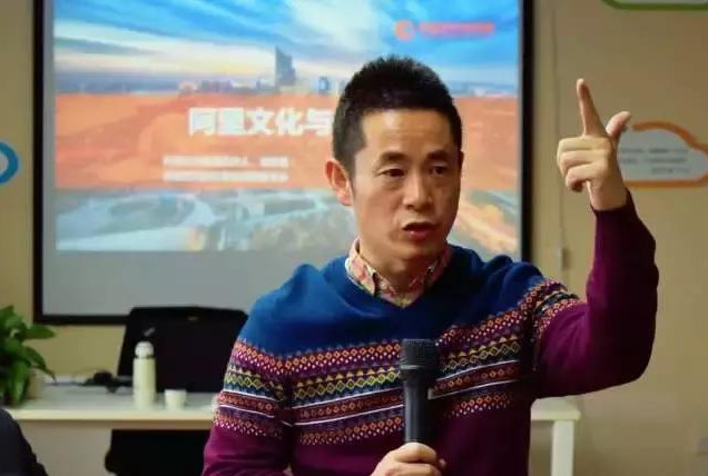 重庆电子商务:阿里半跪过,任正非差点跳楼,京东被骗光钱:成年人的生活哪有容易二字?